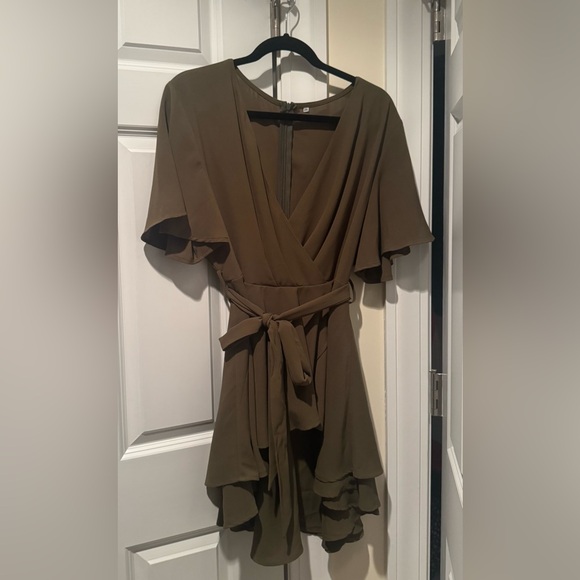 Dresses & Skirts - Olive Green Short Sleeve Dress